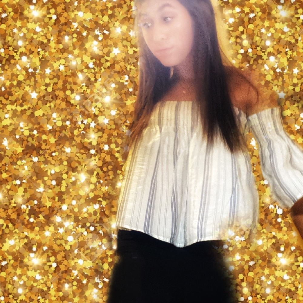 Sleeveless blue and white top